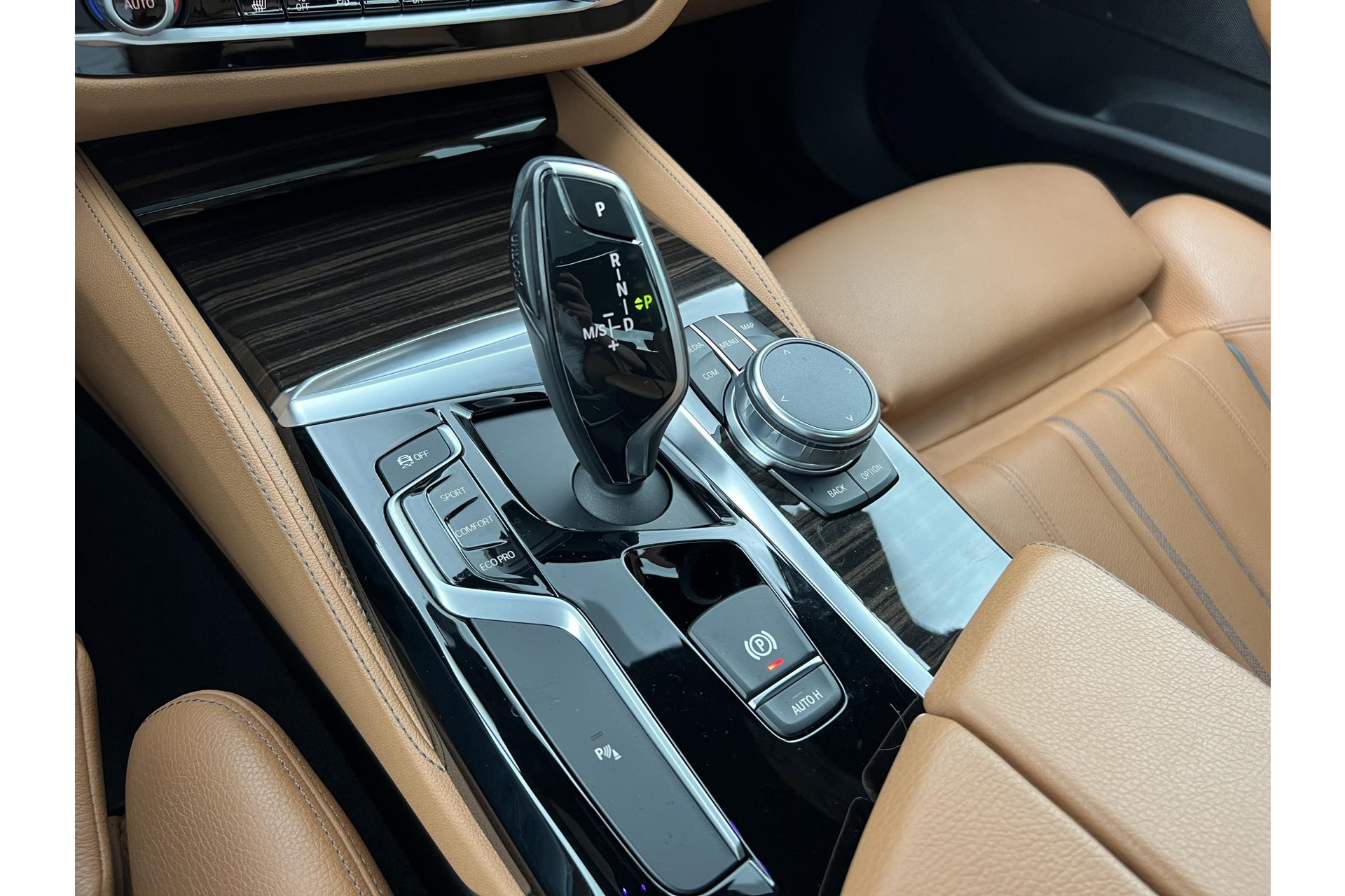 BMW 5 Serie 520d High Executive*DAKJE*HUD*CRUISE*NAVI.PROF*LED